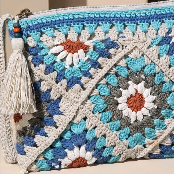 Handmade Granny Square Crochet Tile Pouch/ Clutch/ wristlet in Periwinkle blue - Picture 9 of 14